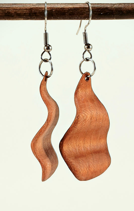 Aaltoileva pisara kirsikka